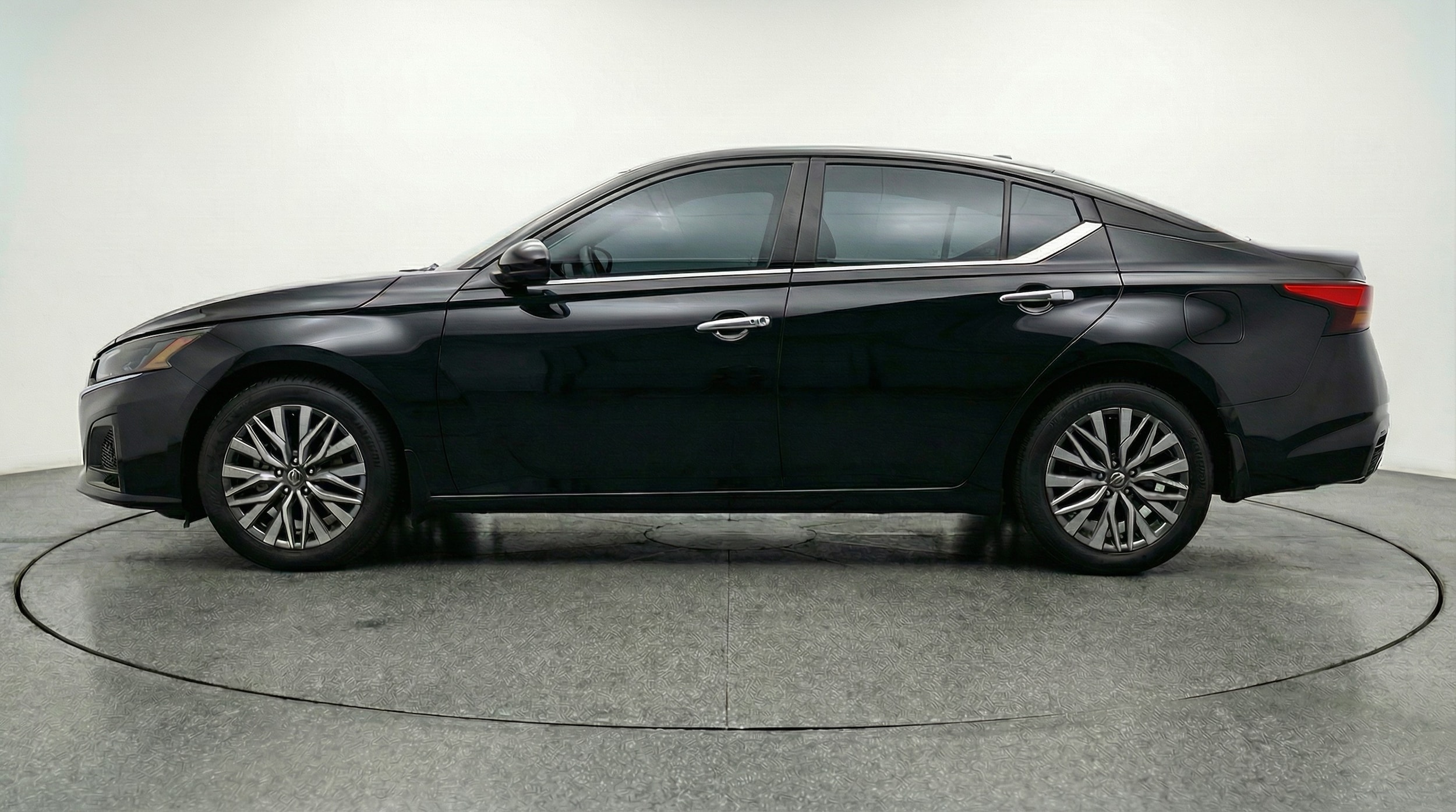 Thumbnail: 2025 Nissan Altima - 4