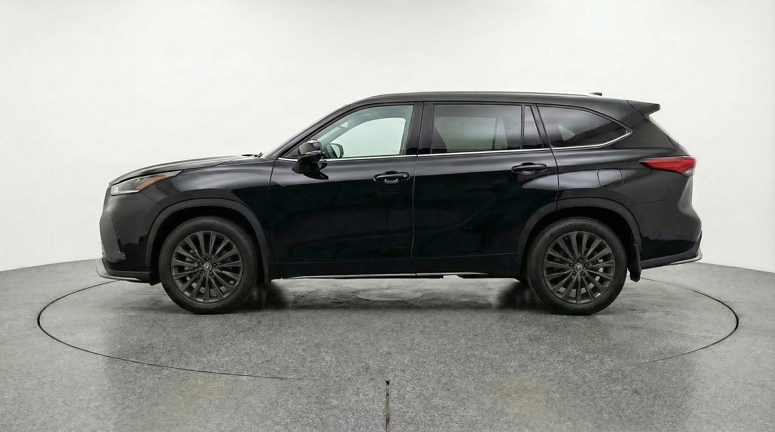 Thumbnail: 2025 Toyota Highlander - 4
