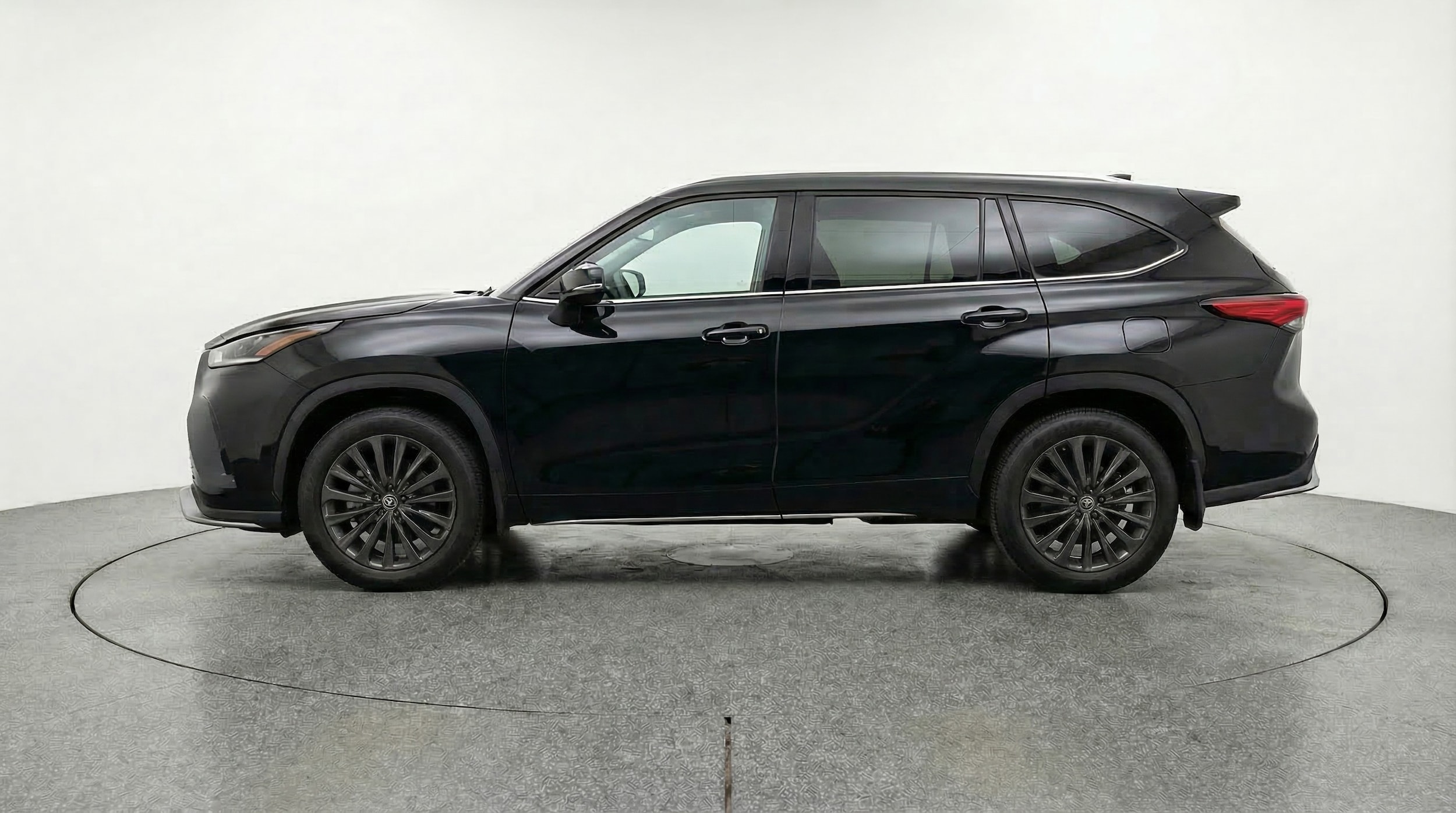 Thumbnail: 2025 Toyota Highlander - 4