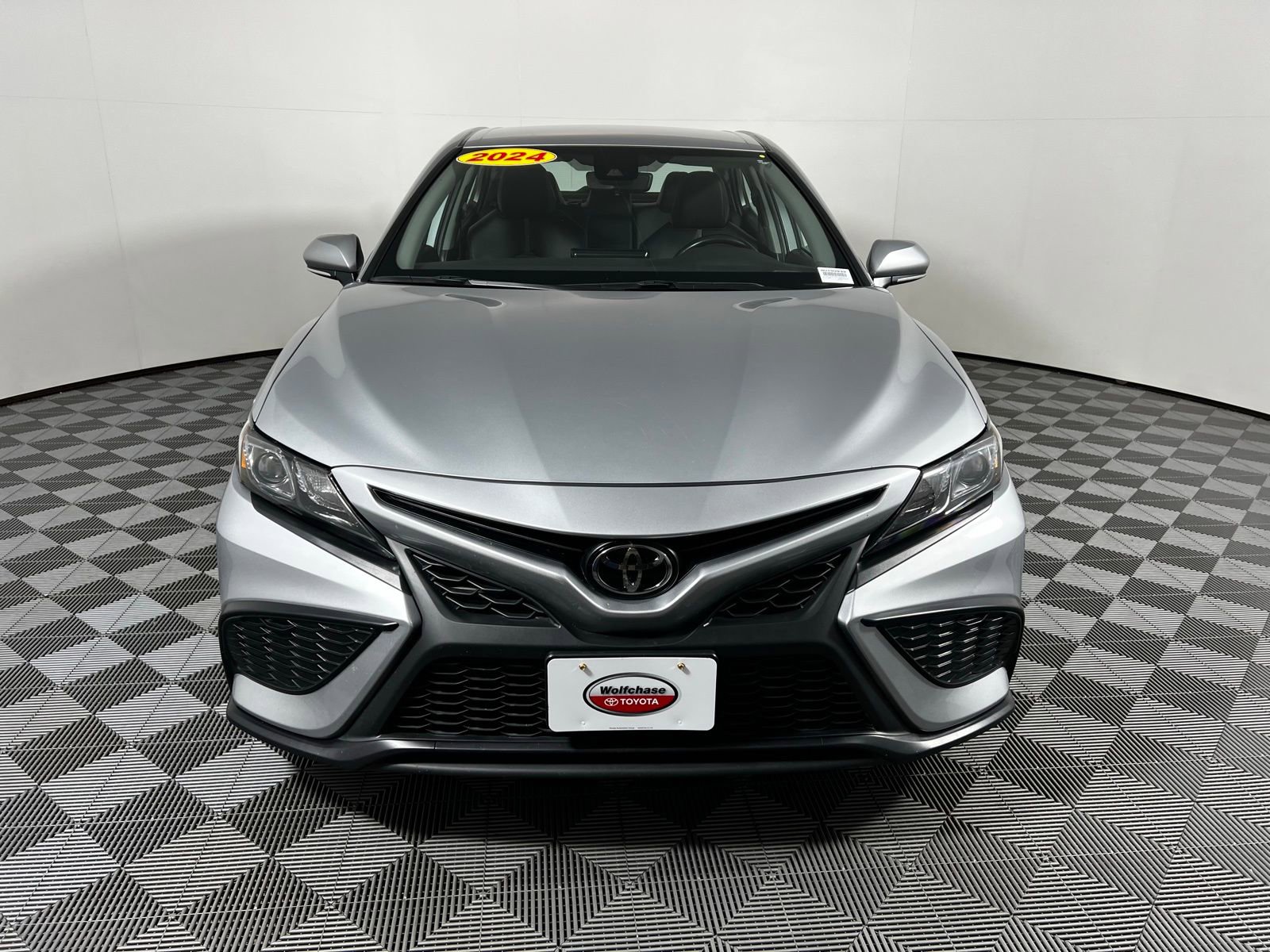 2024 Toyota Camry SE photo 2