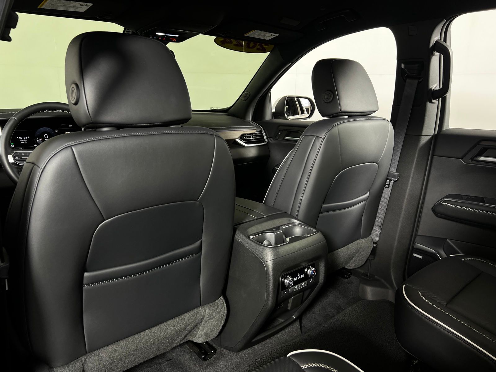 2024 GMC Acadia Denali - Photo 24