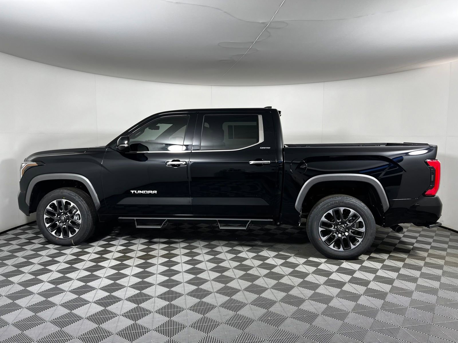 2026 Toyota Tundra Limited - Photo 6