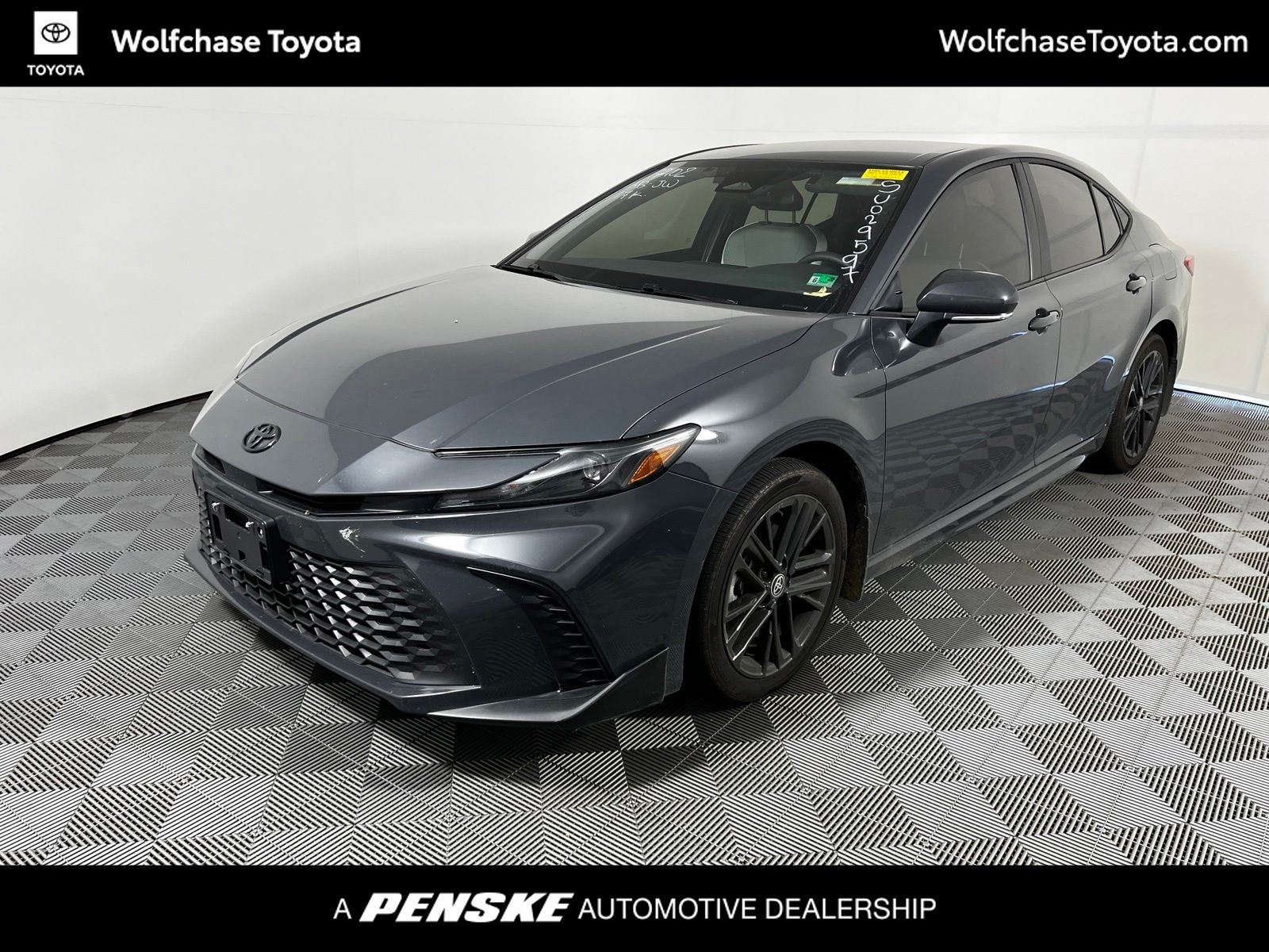 2025 Toyota Camry SE AWD Hybrid's photo
