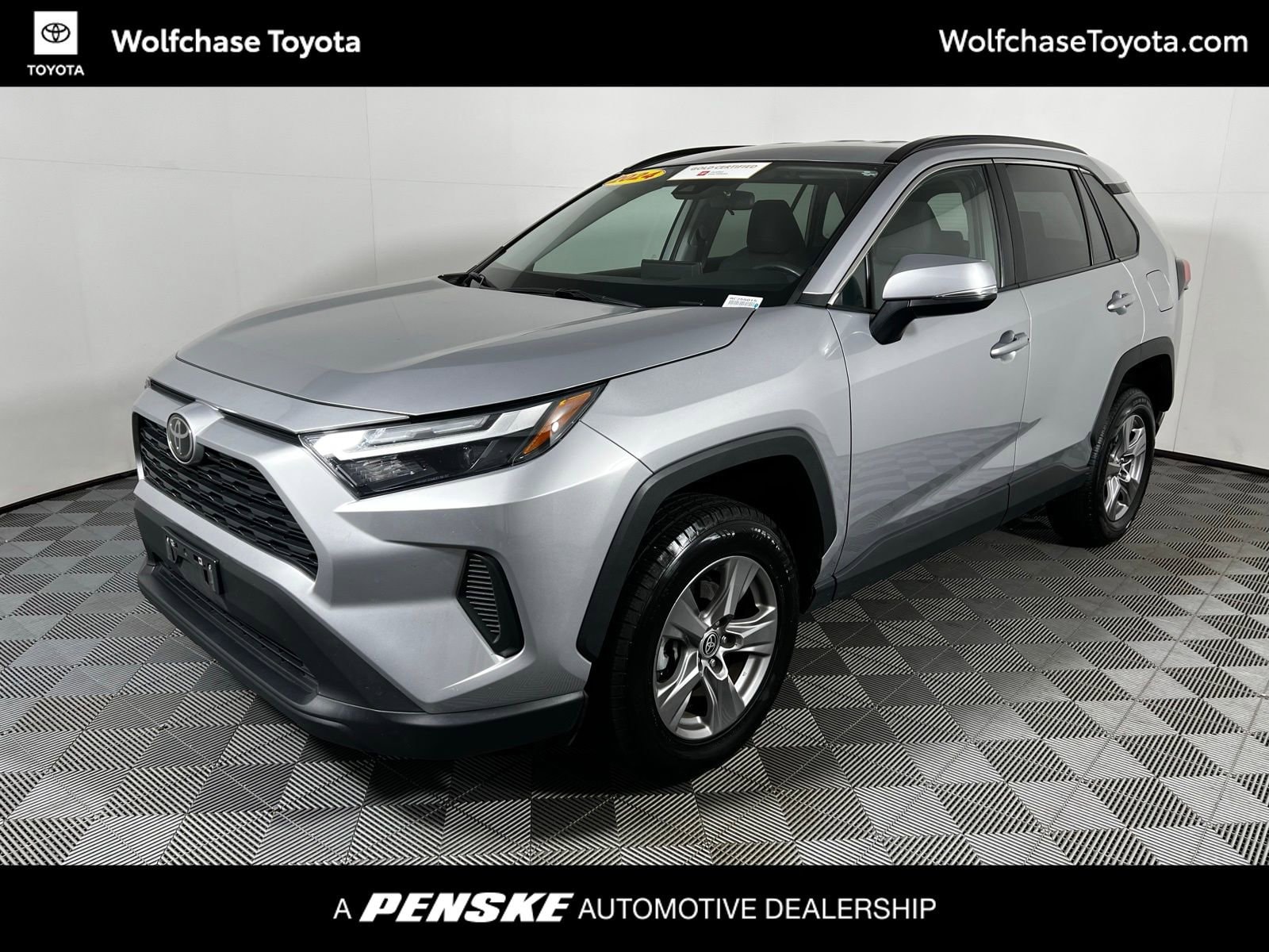 2024 Toyota RAV4 XLE's photo