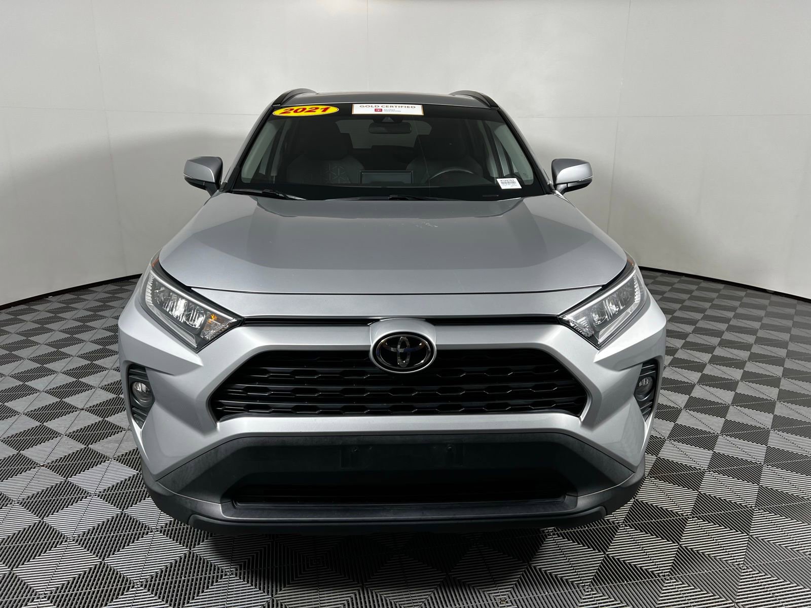 2021 Toyota RAV4 XLE photo 2