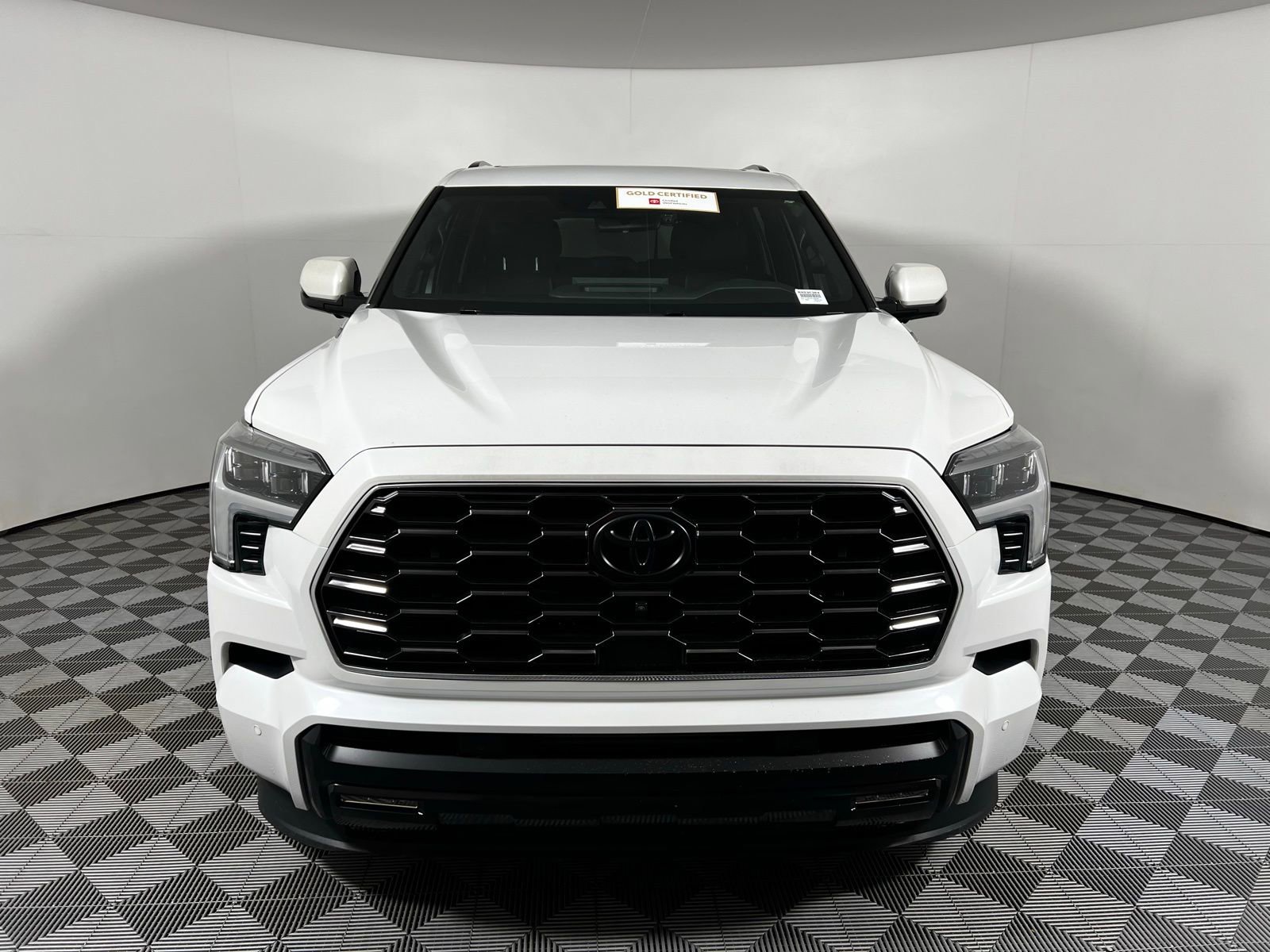 2024 Toyota Sequoia SR5 photo 2