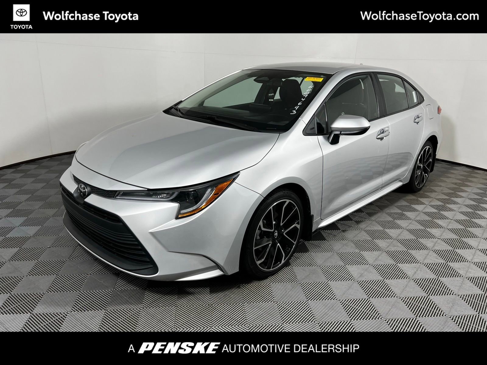 2024 Toyota Corolla LE's photo