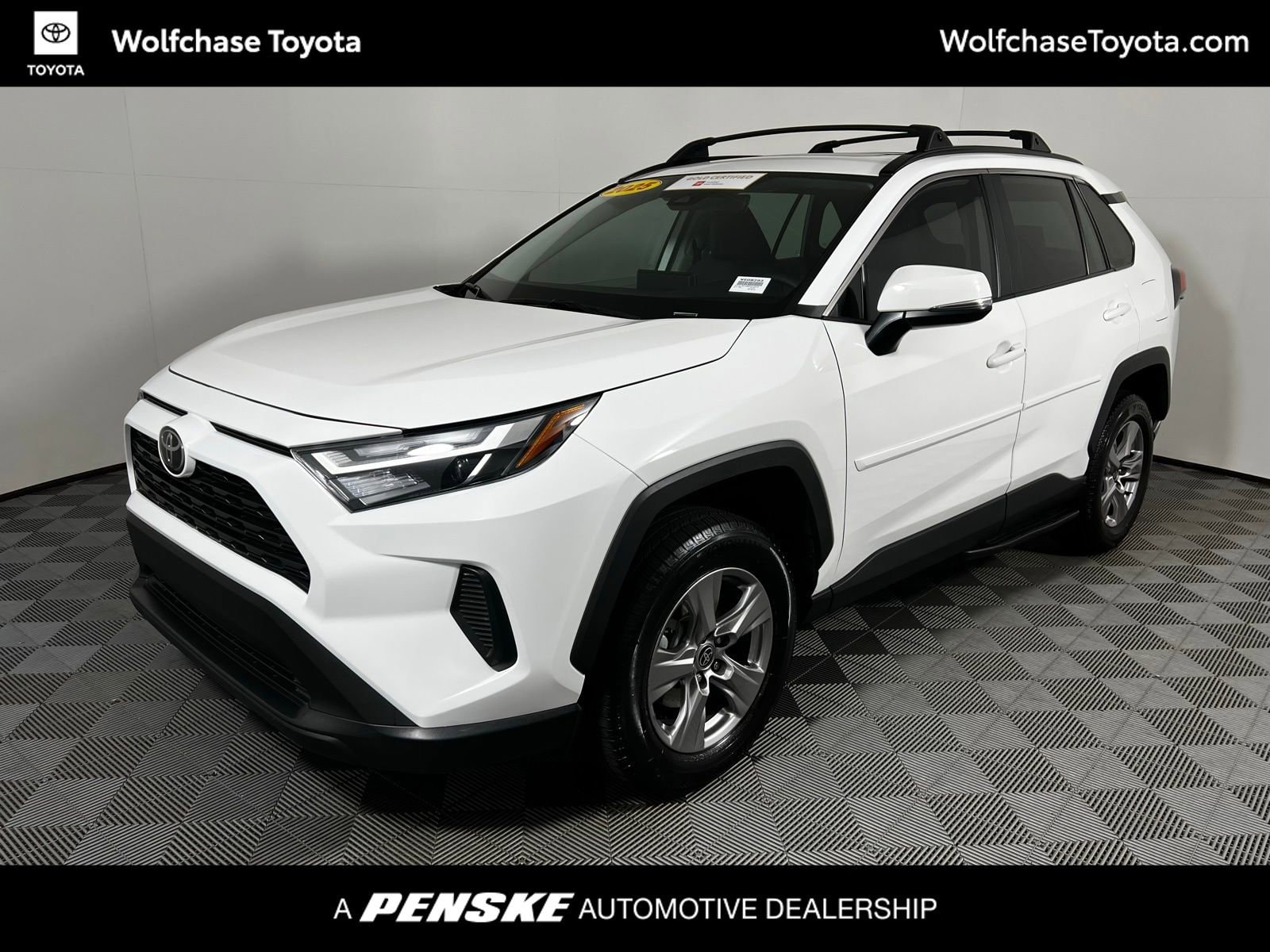 2025 Toyota RAV4 XLE's photo