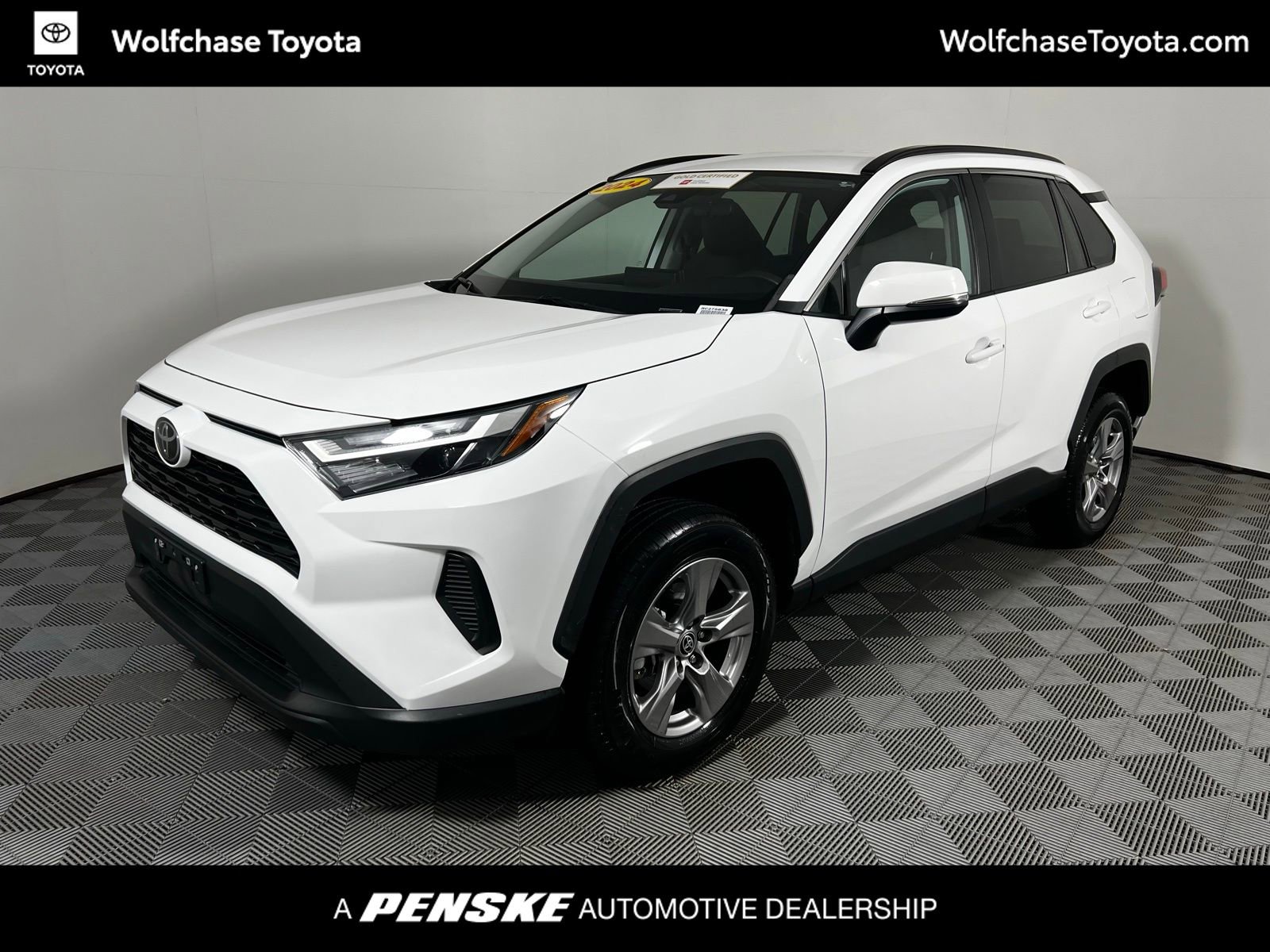 2024 Toyota RAV4 XLE's photo