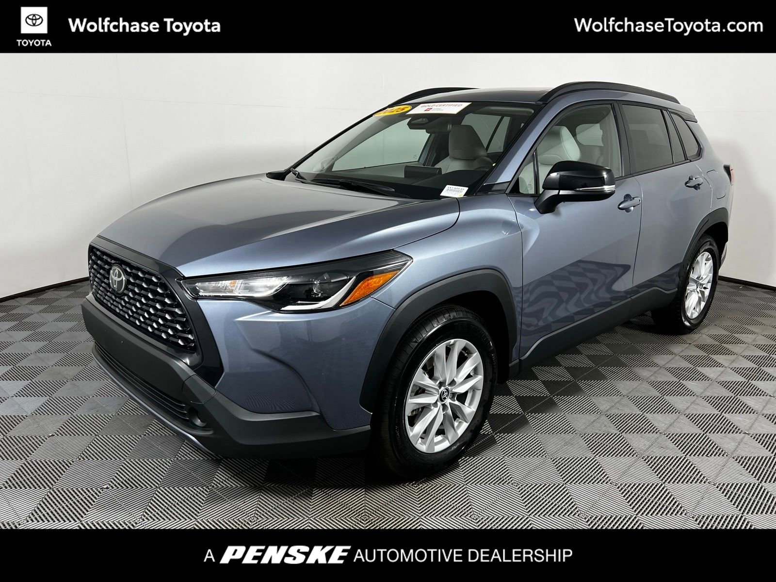 2025 Toyota Corolla Cross LE's photo