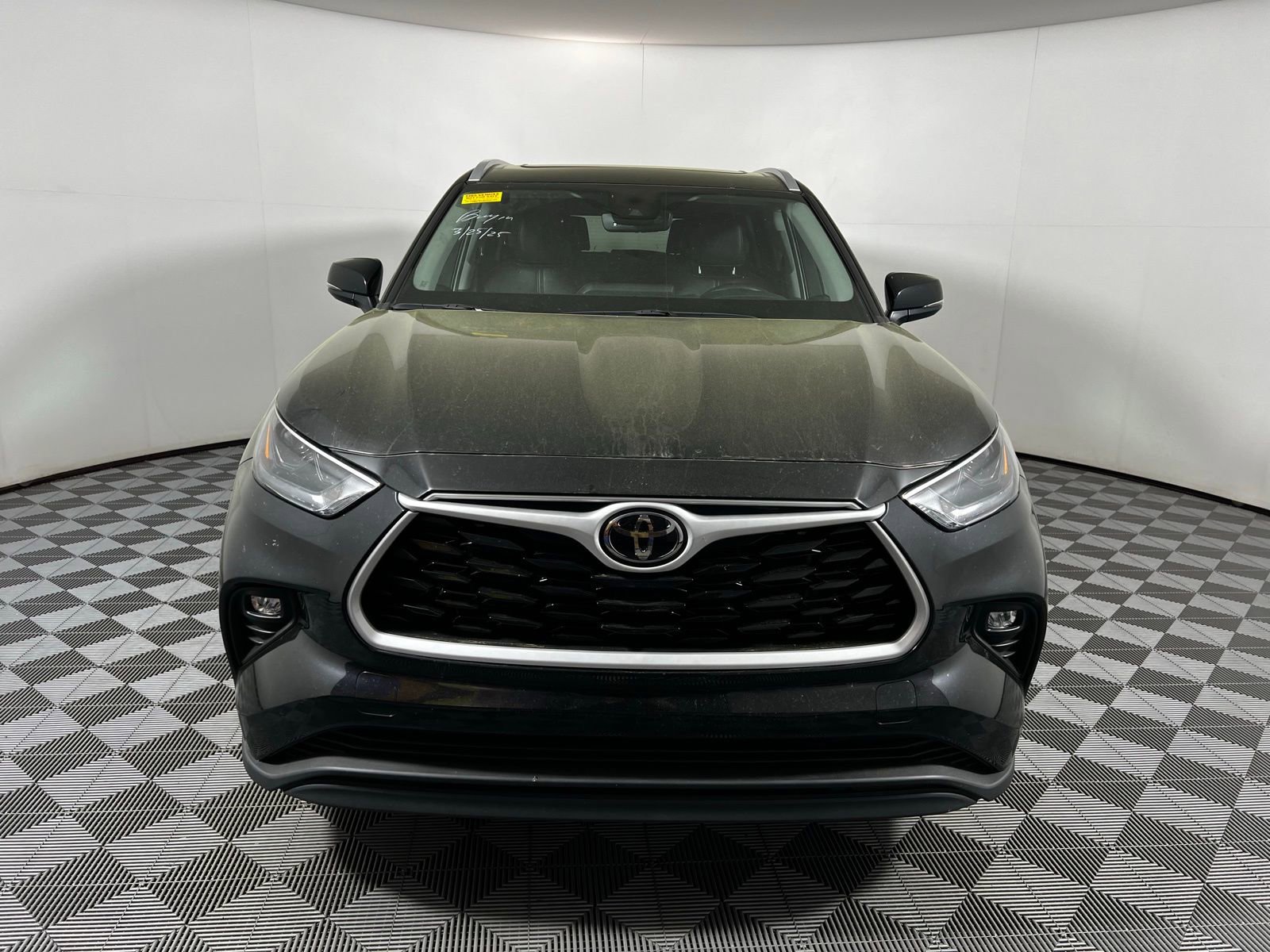 2024 Toyota Highlander LE photo 2