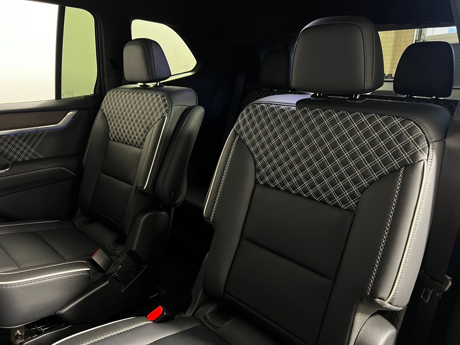 2024 GMC Acadia Denali - Photo 25