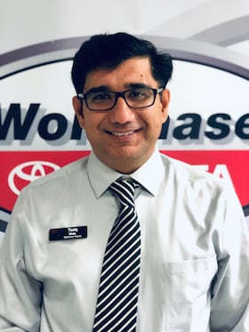 Staff member Tariq Malik from ID_a82a2a199097