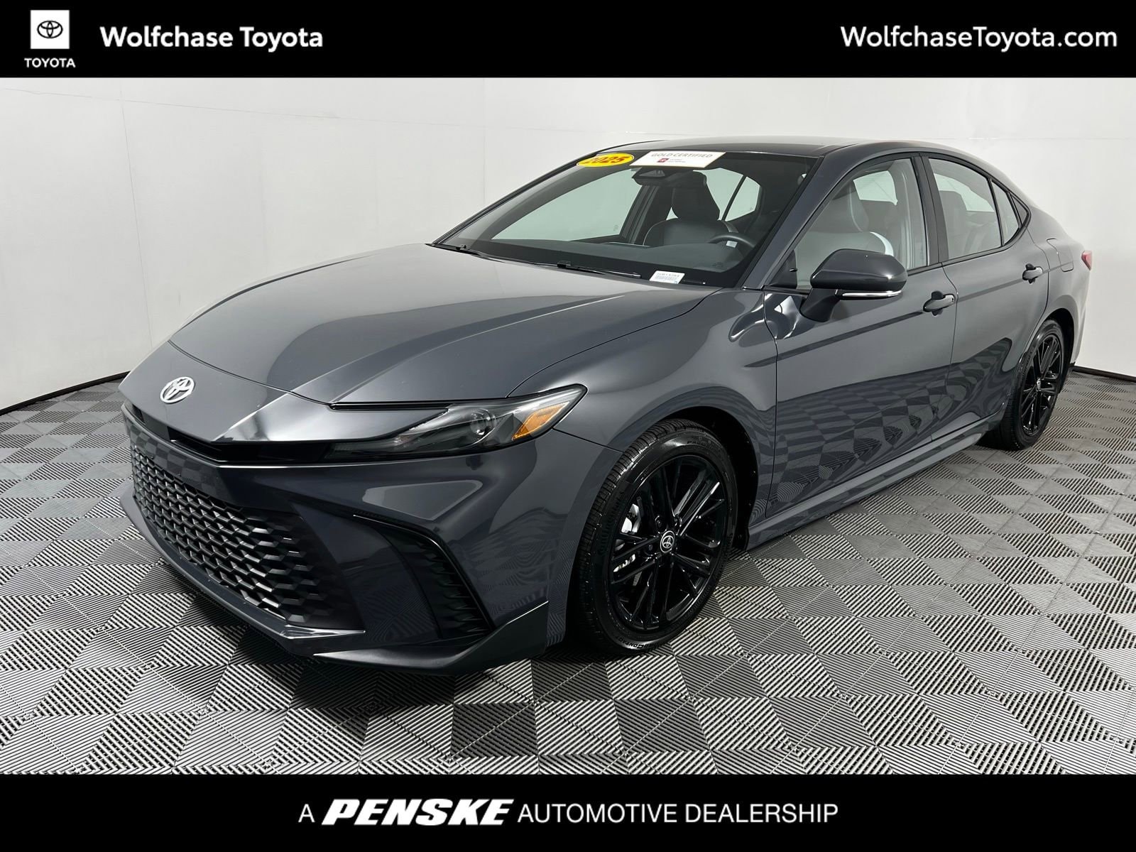 2025 Toyota Camry SE's photo