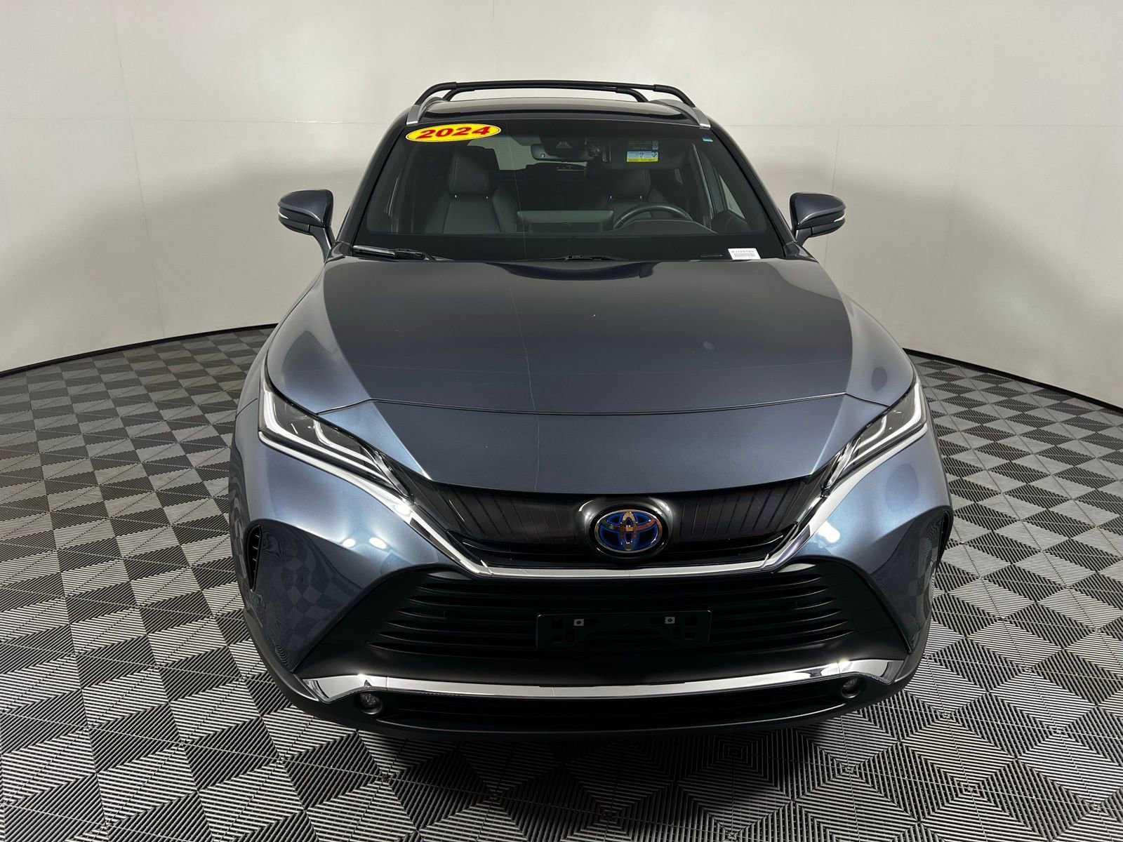 2024 Toyota Venza XLE photo 2