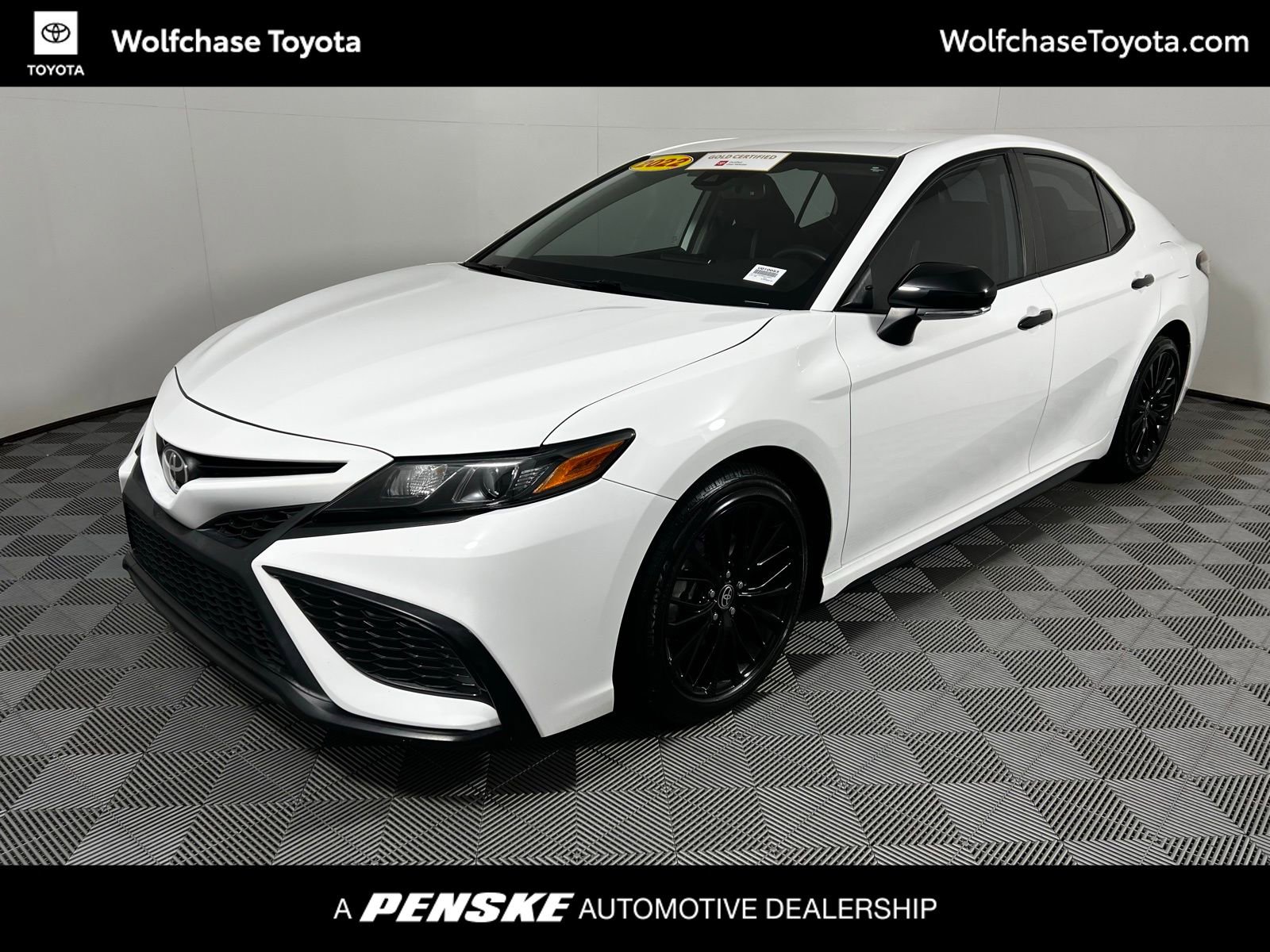 2022 Toyota Camry SE Nightshade's photo