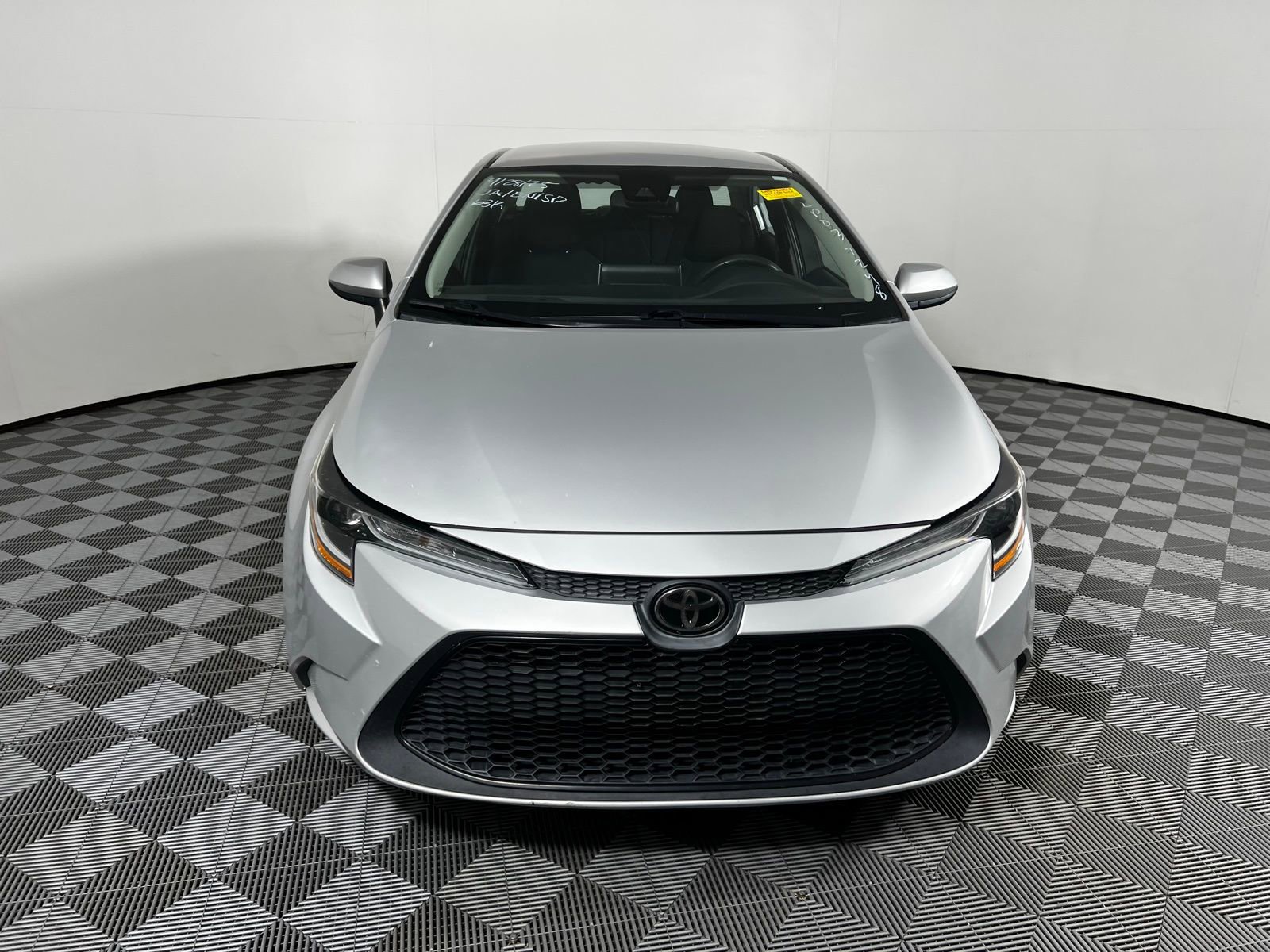 2020 Toyota Corolla LE photo 2