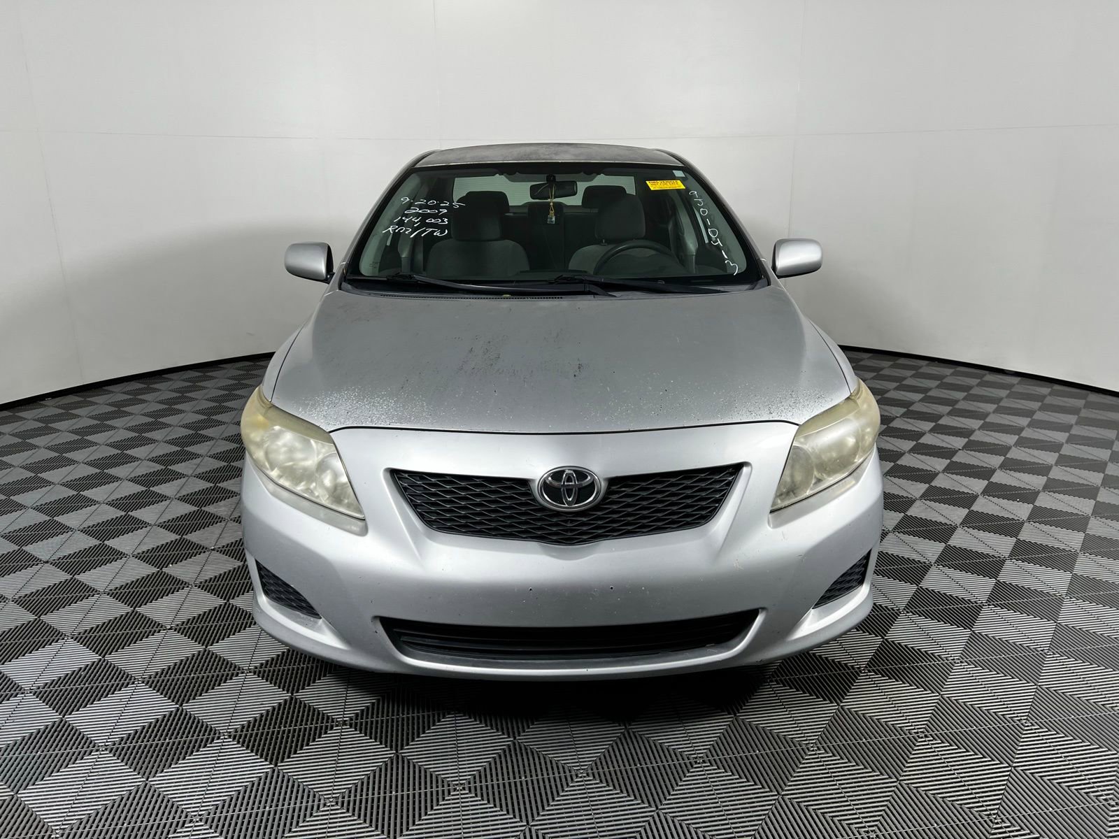 2009 Toyota Corolla LE photo 2