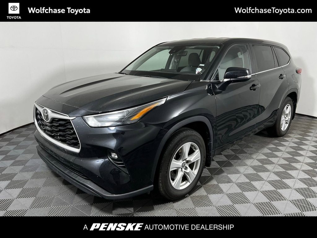 Used 2023 Toyota Highlander LE SUV