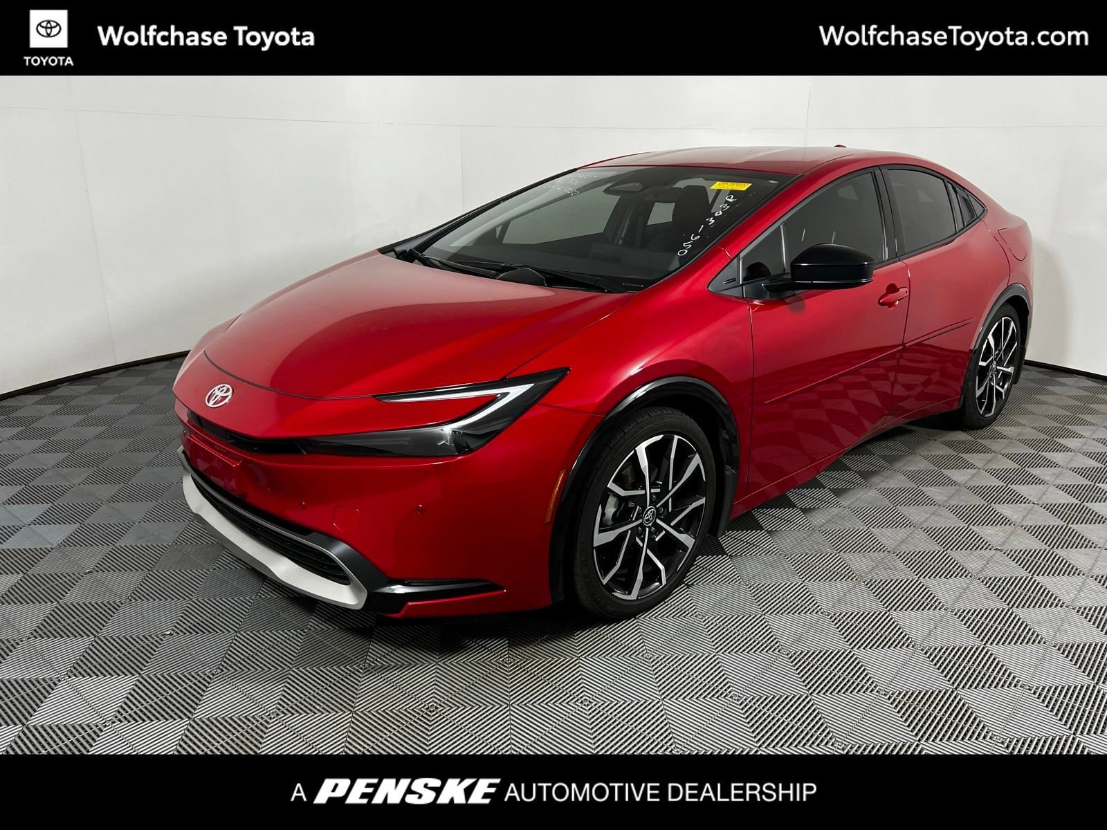 2024 Toyota Prius Prime XSE's photo