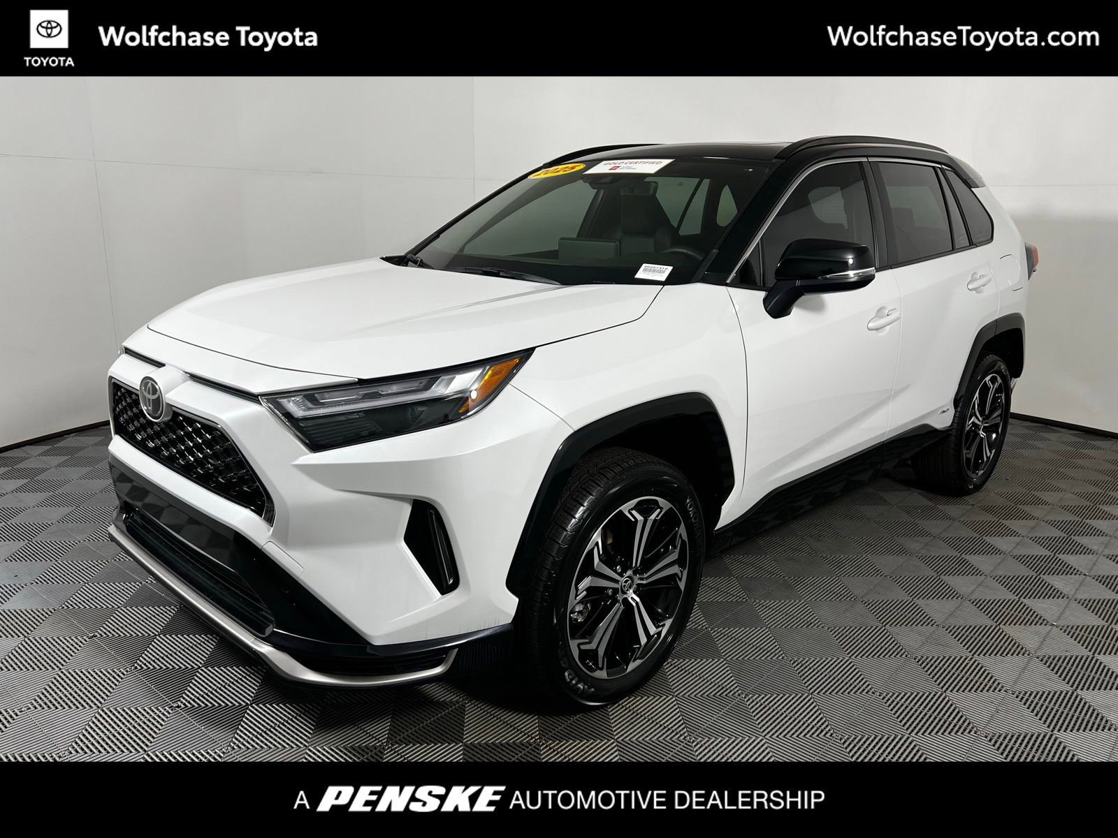 2025 Toyota RAV4 XSE's photo
