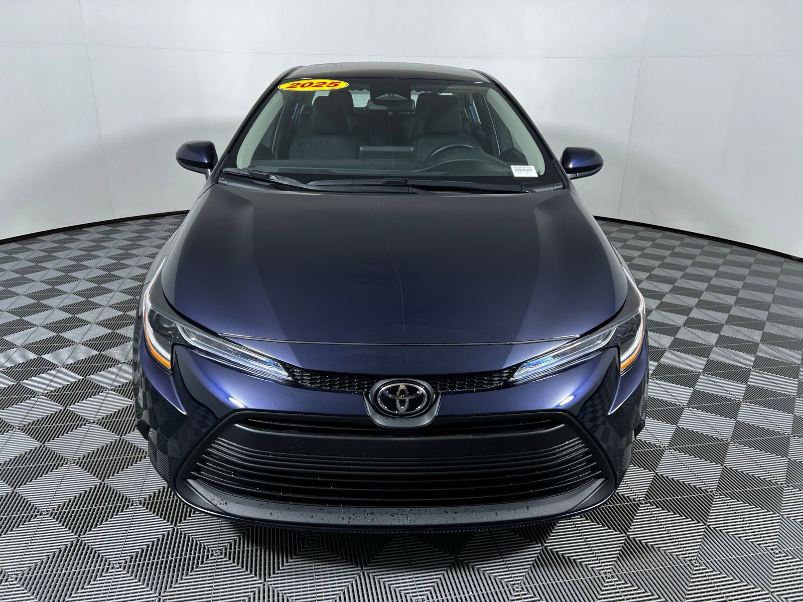 2025 Toyota Corolla LE photo 2