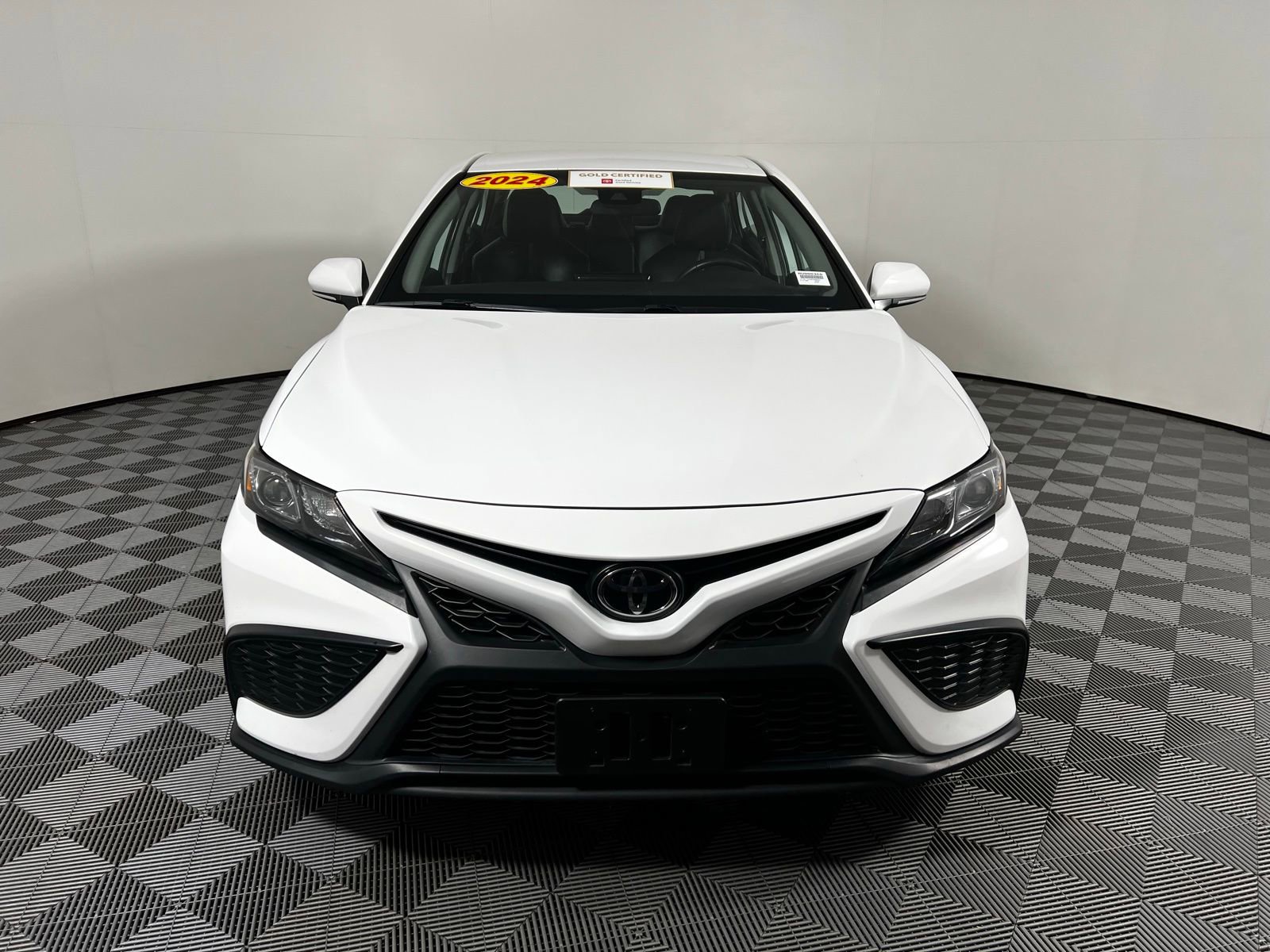 2024 Toyota Camry SE photo 2