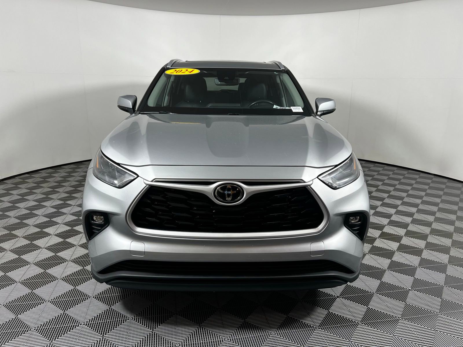 2021 Toyota Highlander Hybrid XLE photo 2