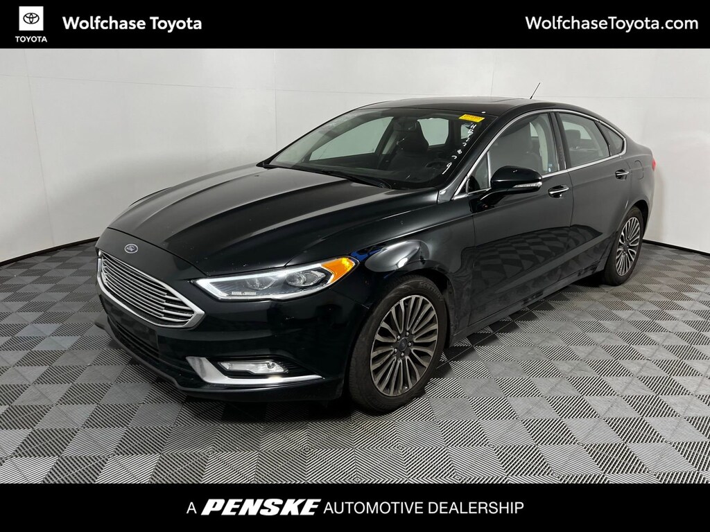 Used 2017 Ford Fusion SE Sedan