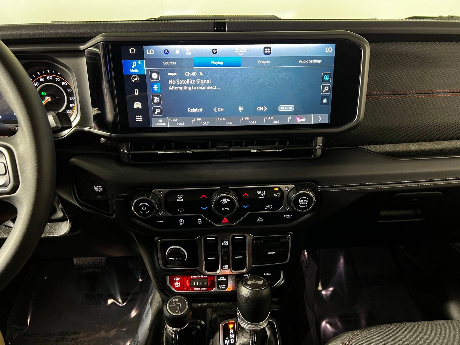 2025 Jeep Wrangler 4-Door Rubicon - Photo 17