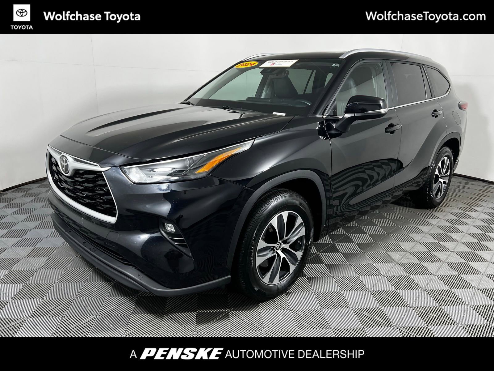 2024 Toyota Highlander LE's photo