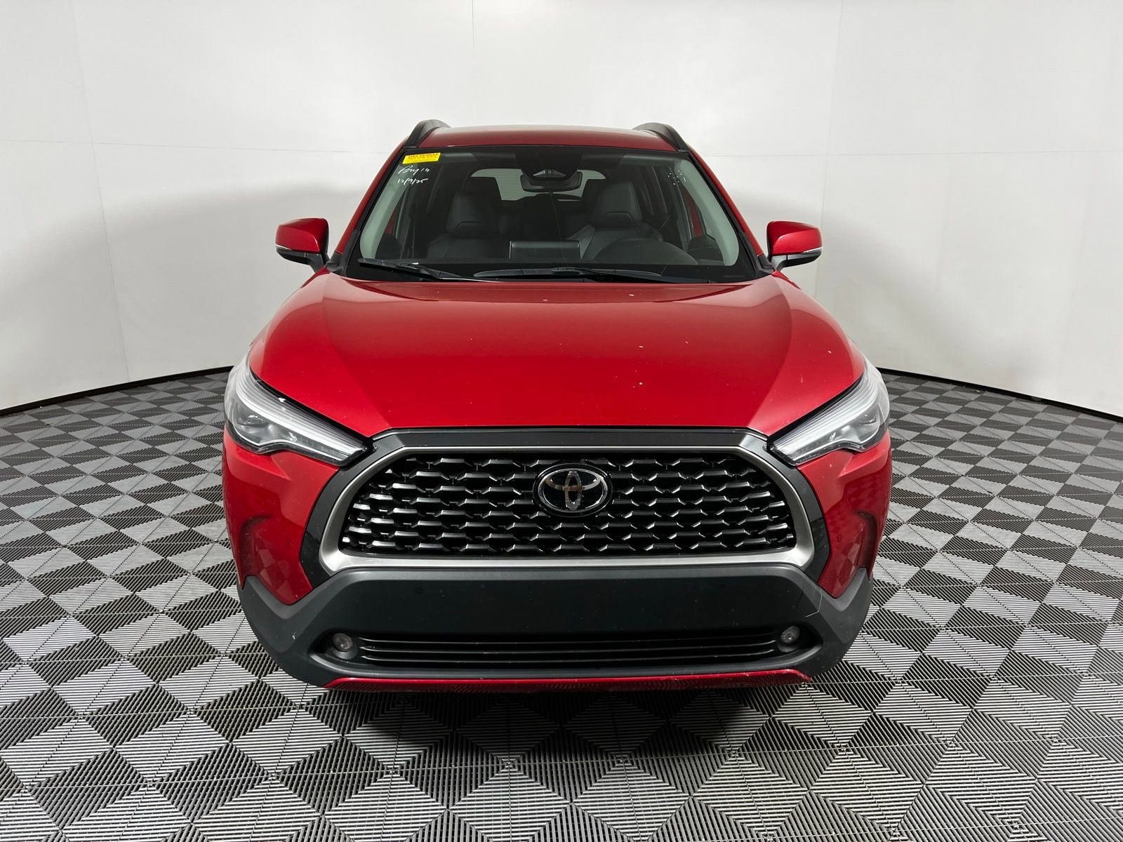 Used 2024 Toyota Corolla Cross XLE with VIN 7MUEAAAGXRV077172 for sale in Northfield, Minnesota