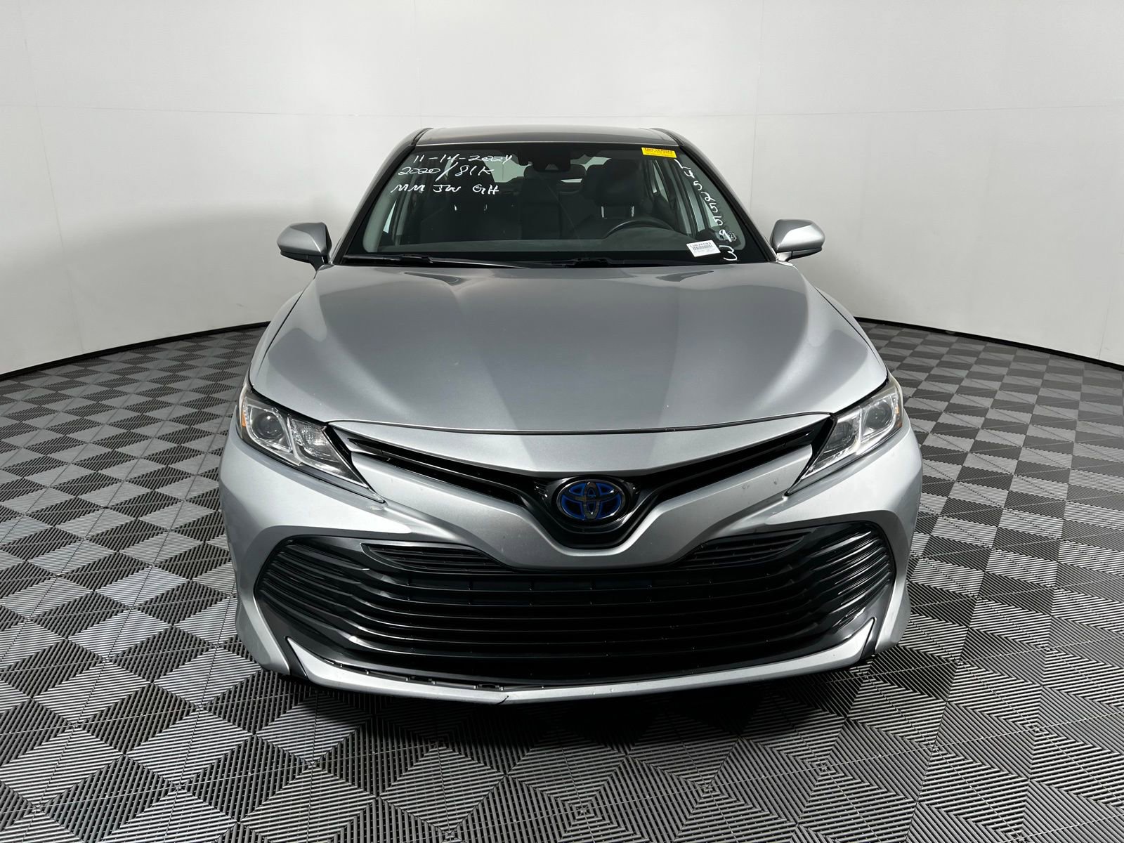 2020 Toyota Camry Hybrid LE photo 2