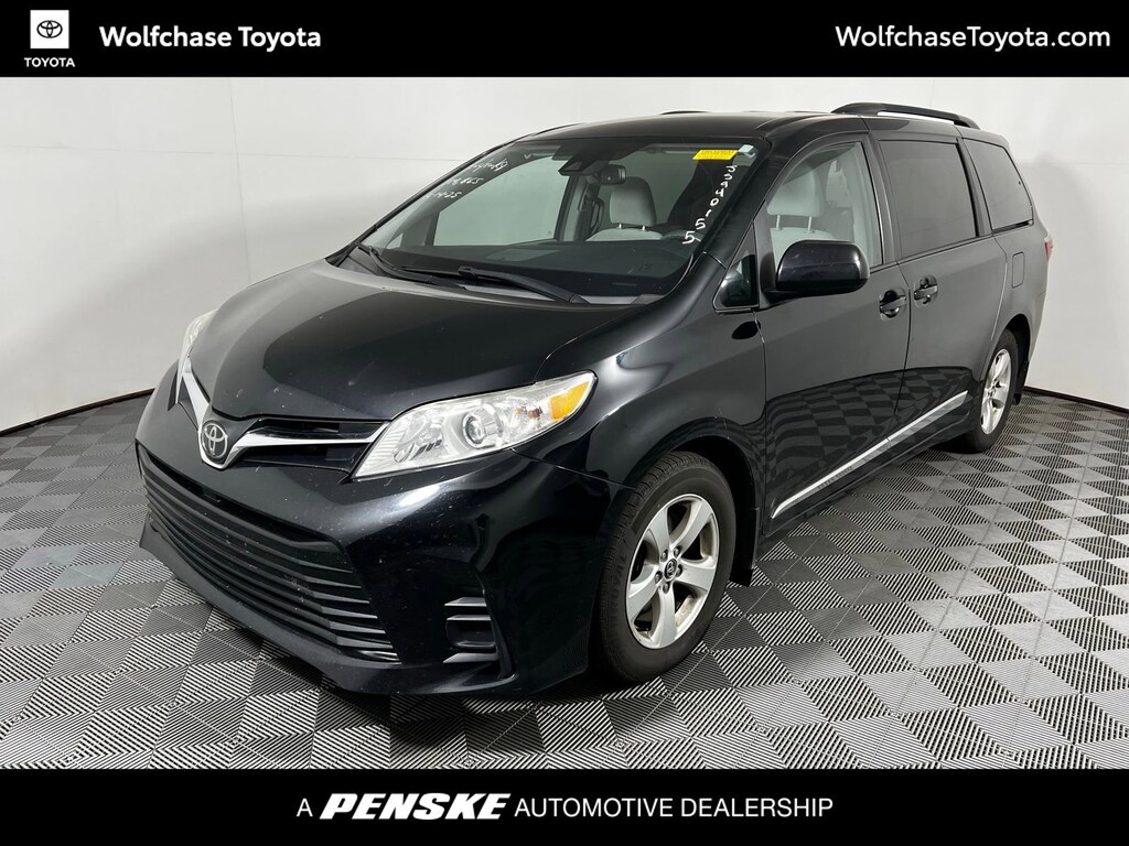 Used 2018 Toyota Sienna LE Van Passenger Van