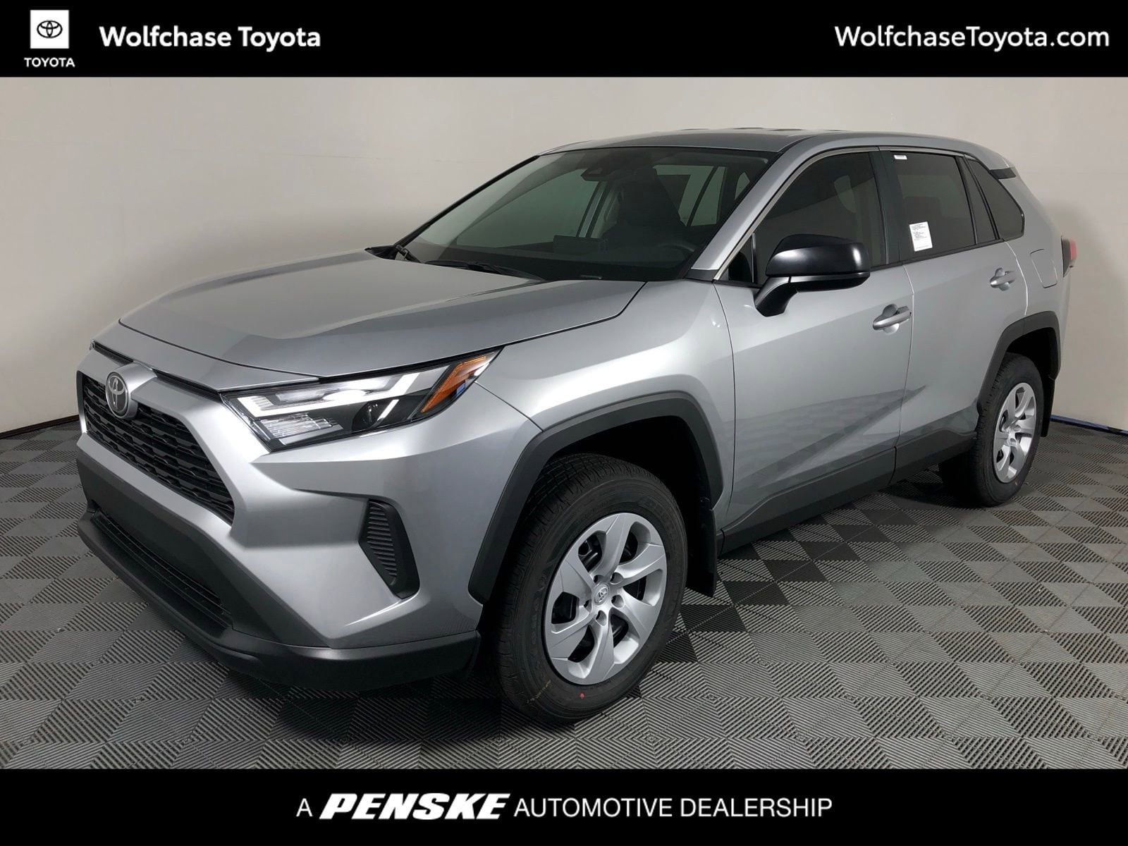 2025 Toyota RAV4 LE's photo