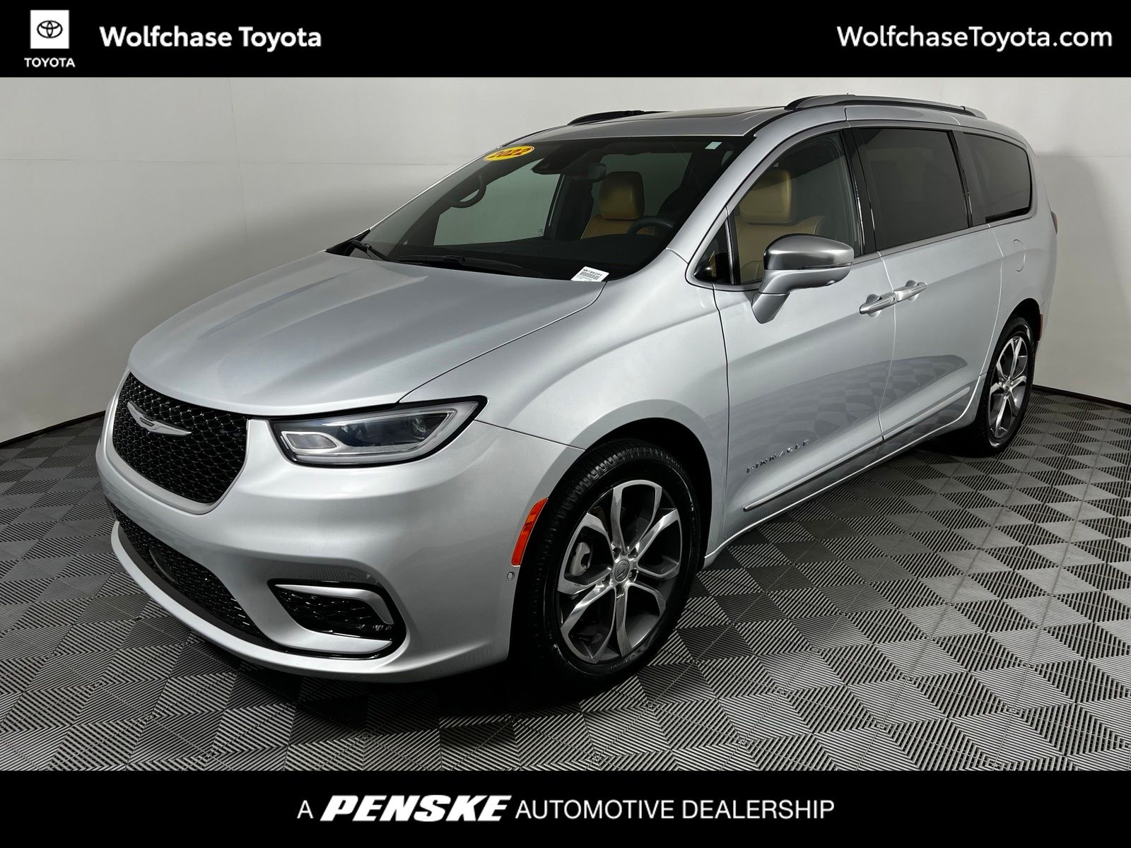 2022 Chrysler Pacifica Pinnacle's photo