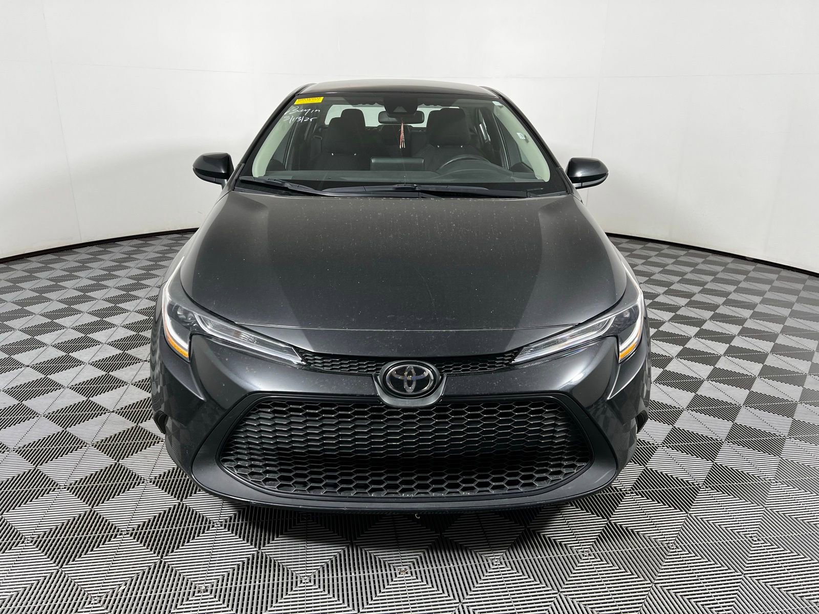 2022 Toyota Corolla LE photo 2