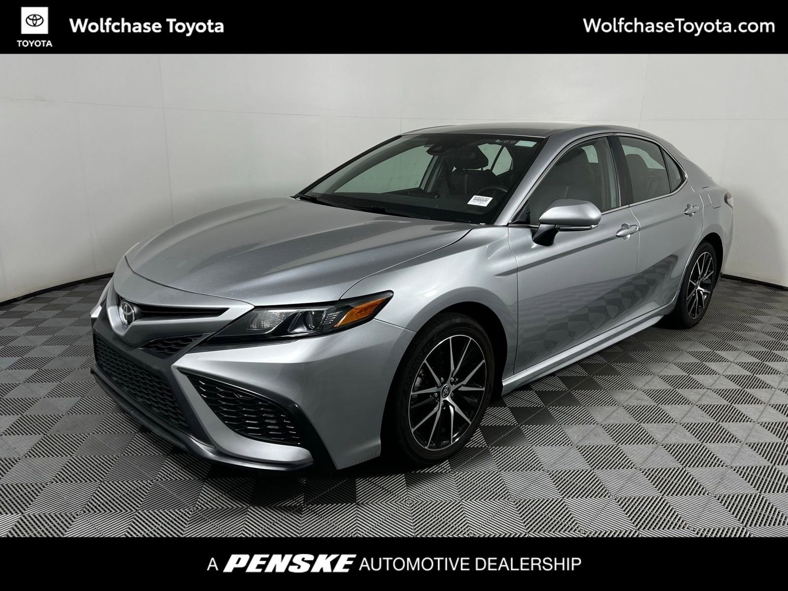 2022 Toyota Camry SE's photo