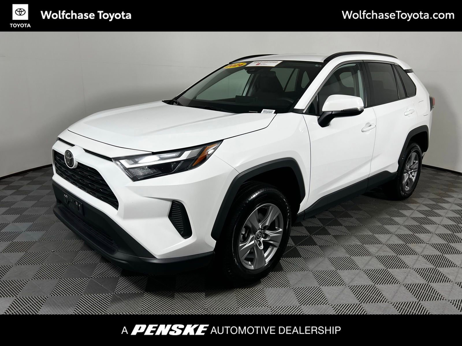 2024 Toyota RAV4 XLE's photo
