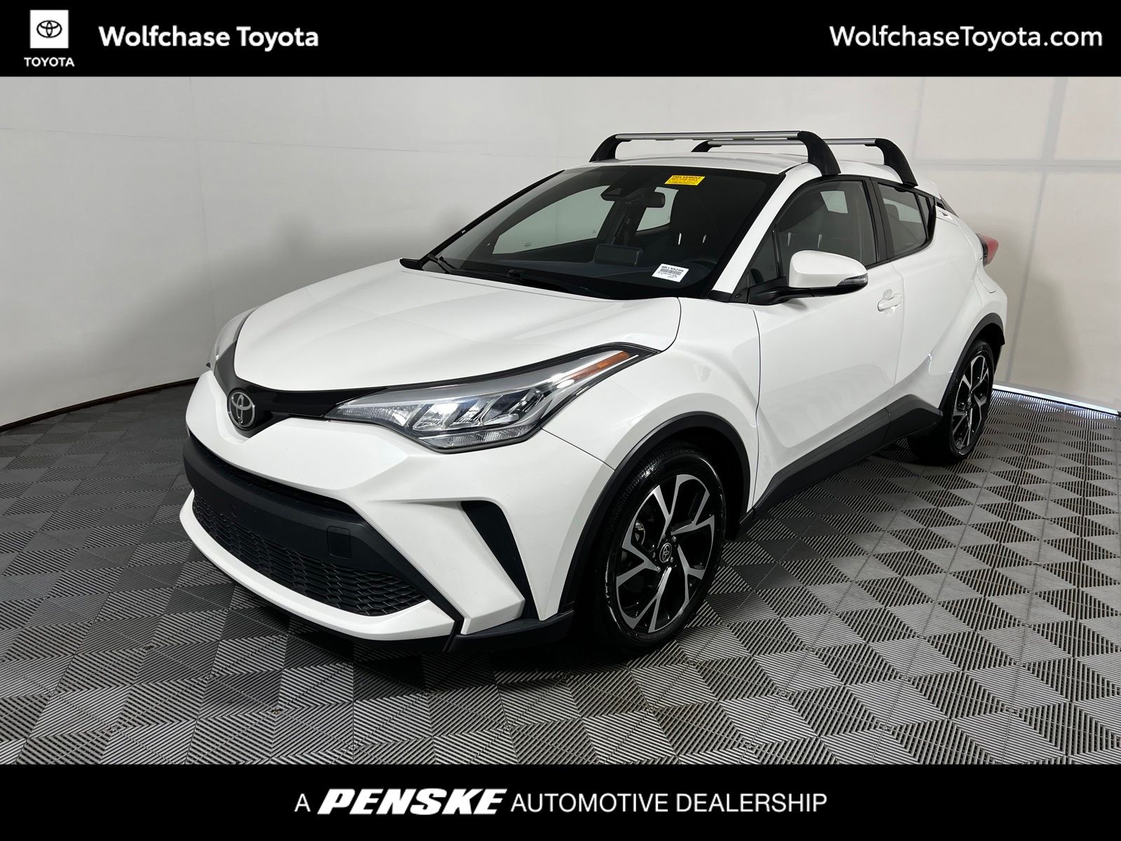 2021 Toyota C-HR XLE's photo