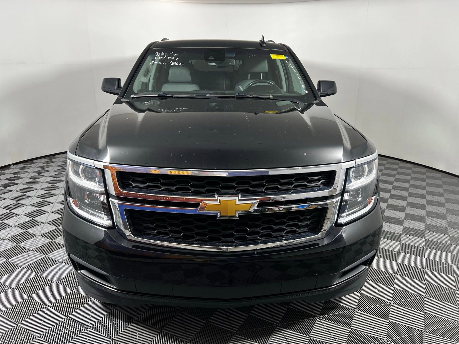 2020 Chevrolet Suburban LT photo 2