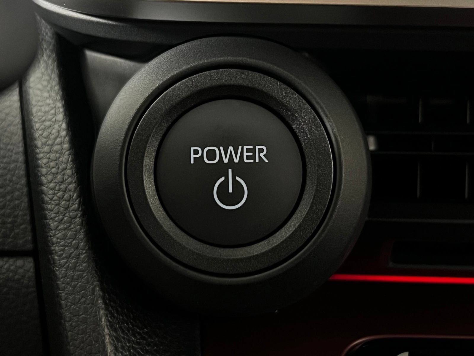 2026 Toyota Prius Plug-in Hybrid XSE - Photo 15