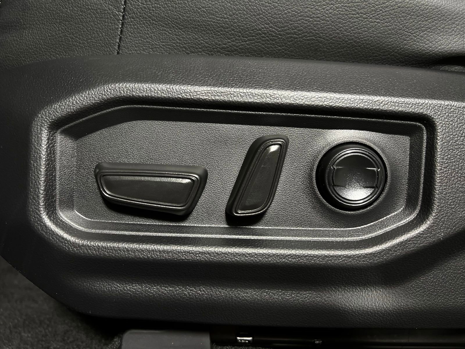 2026 Toyota Tundra Limited - Photo 11