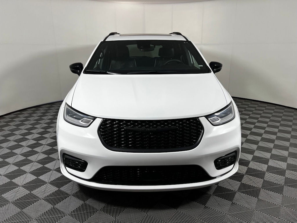 Used 2025 Chrysler Pacifica Limited Minivan/Van