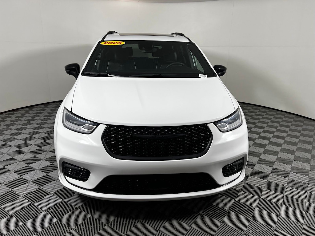 Used 2025 Chrysler Pacifica Limited Minivan/Van