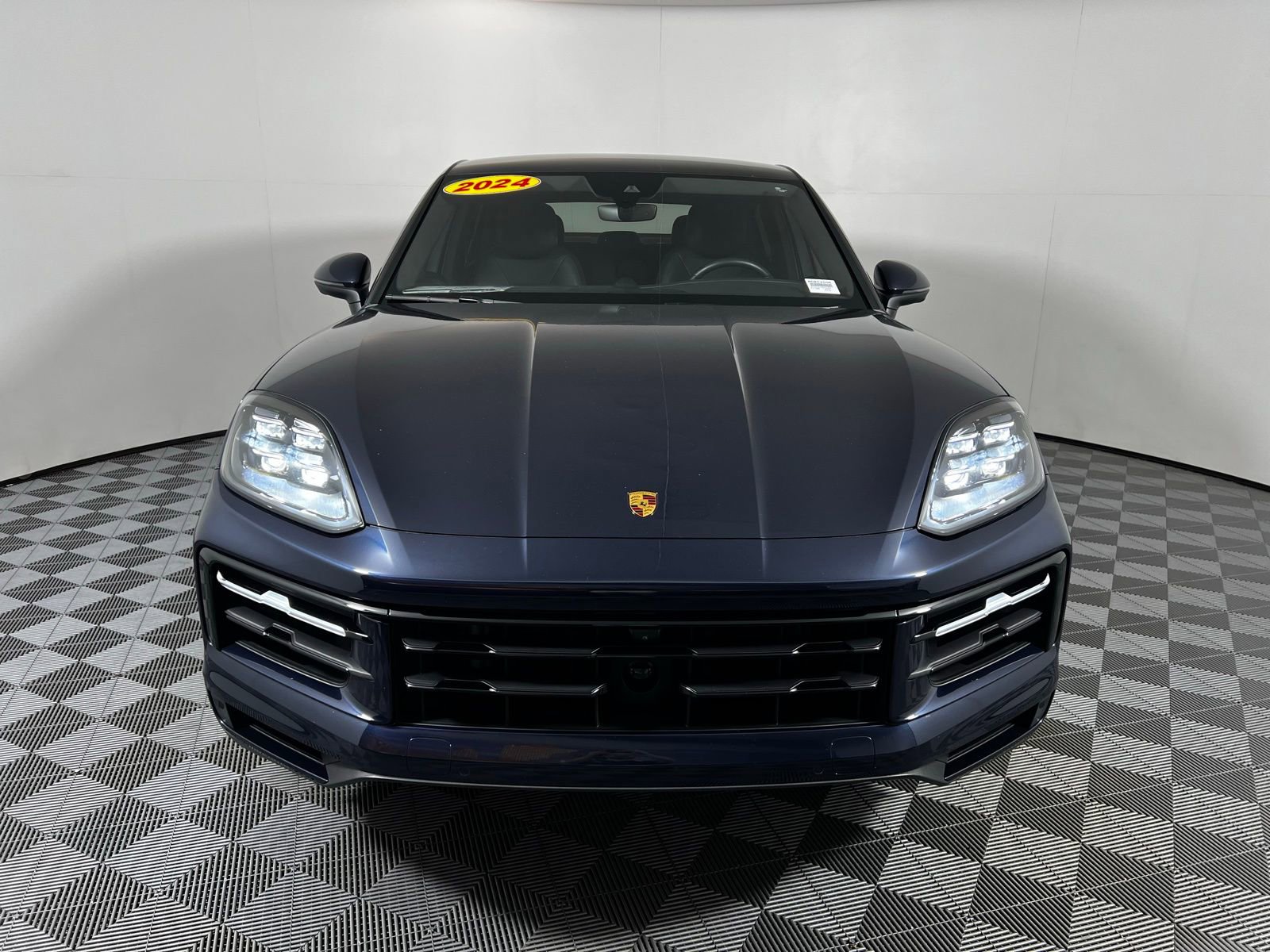 2024 Porsche Cayenne Coupe Base photo 2