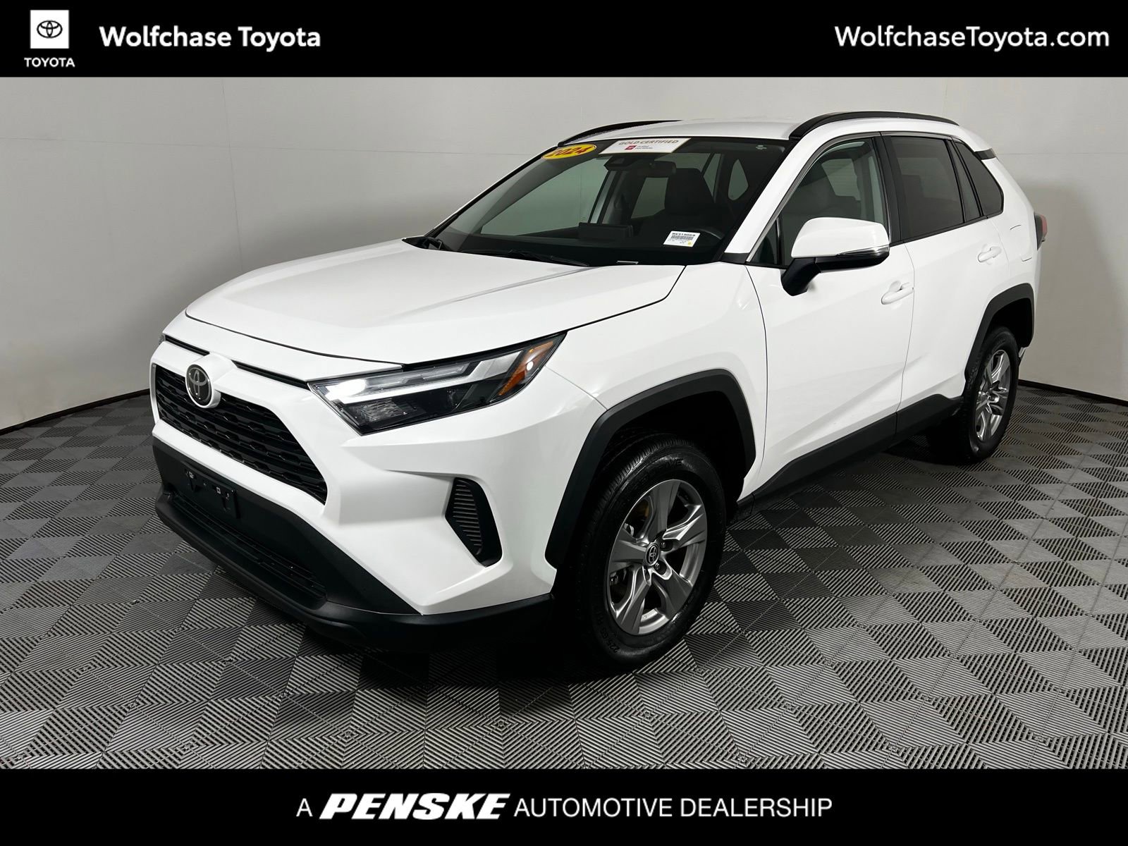 2024 Toyota RAV4 XLE's photo