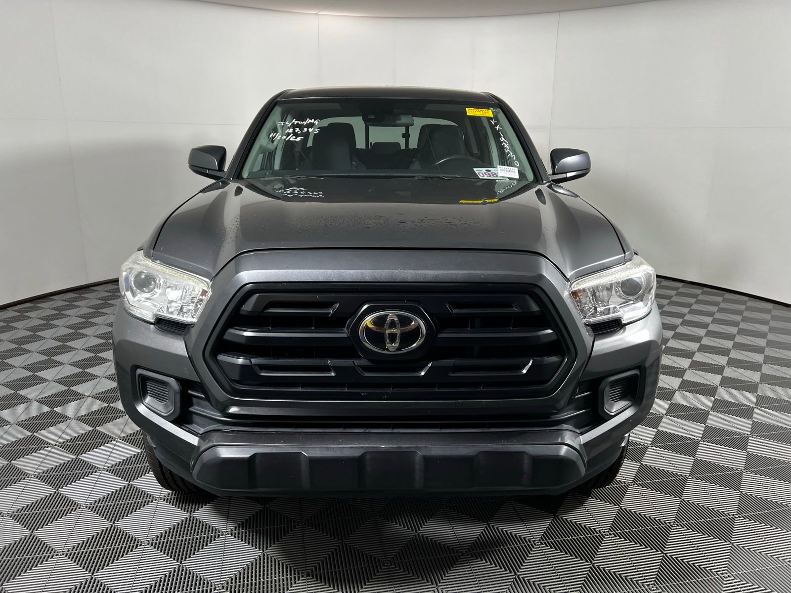 2019 Toyota Tacoma SR5 photo 2