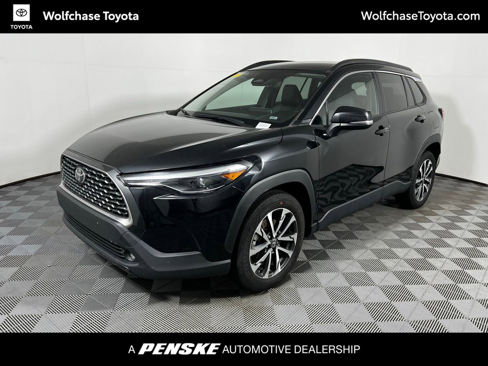 2024 Toyota Corolla Cross XLE's photo