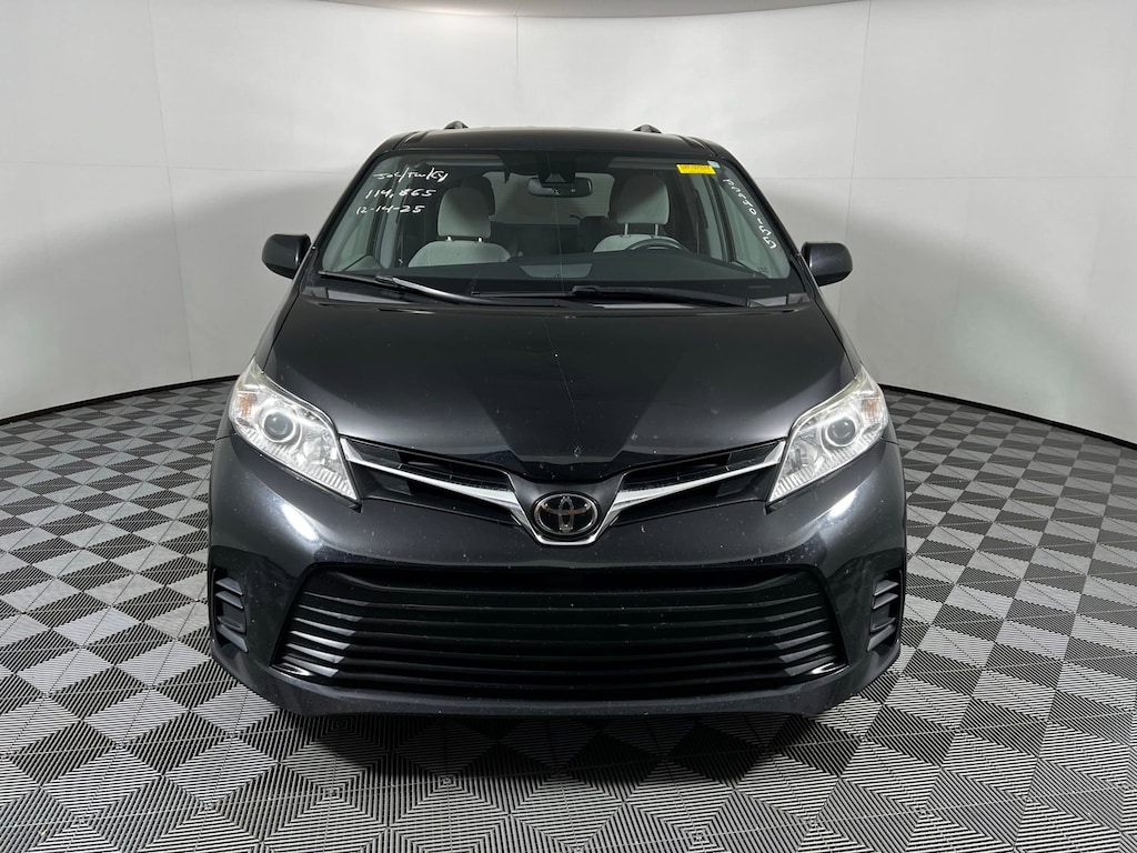 Used 2018 Toyota Sienna LE Van Passenger Van